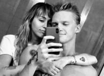 Miley Cyrus, Cody Simpson
