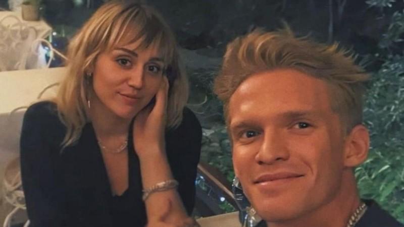 Miley Cyrus, Cody Simpson Miley Cyrus, Cody Simpson