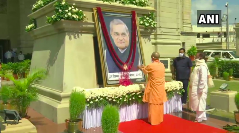 CM Yogi Adityanath pays his tribute to Atal Bihari Vajpayee at Lok Bhavan. UP CM Yodi Adityanath
