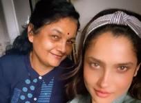 Ankita Lokhande with her mother