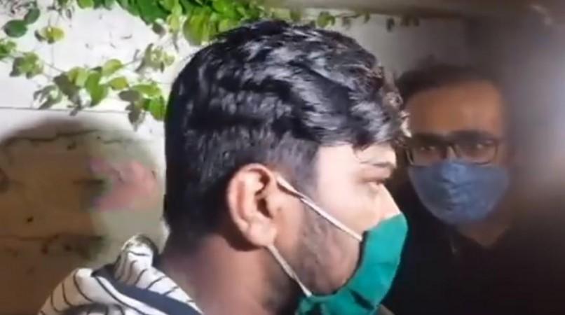 Snap from the viral video of delivery boy who parceled food at Rhea Chakraborty's house delivery boy video
