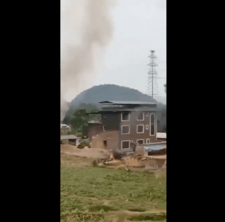 Screenshot from the viral video claiming that a Chinese fighter jet was shot down by Taiwan. (Photo: Screenshot/Twitter) Tweet on fighter jet crash in Taiwan