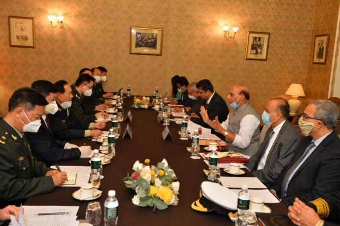 Rajnath Singh meets Chinese delegates Rajnath Singh