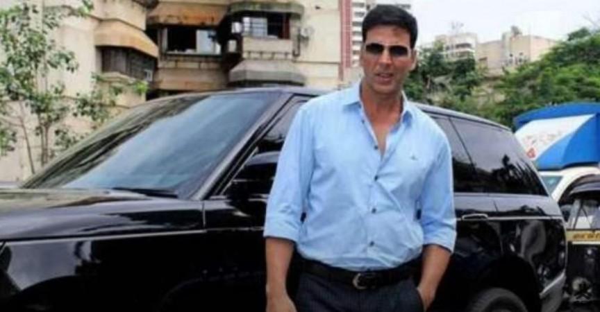 Akshay Kumar with his Range Rover Akshay Kumar's car collection