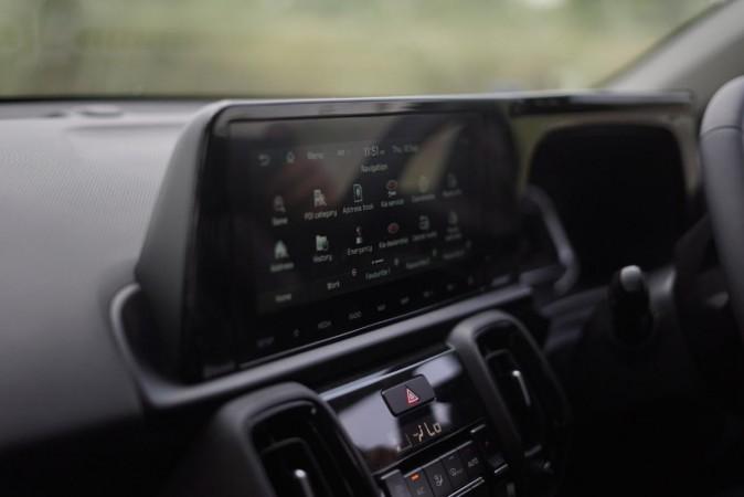 KIA Sonet's biggest-in-segment touchscreen KIA Sonet biggest in segment touchscreen