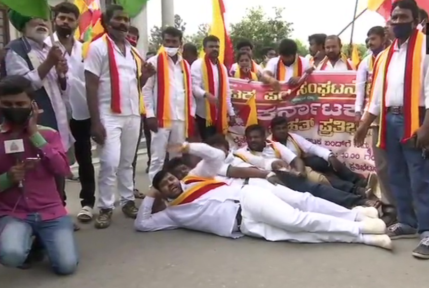 Karnataka Bandh: Protestors In Bengaluru Take To The Street; Flock Town ...