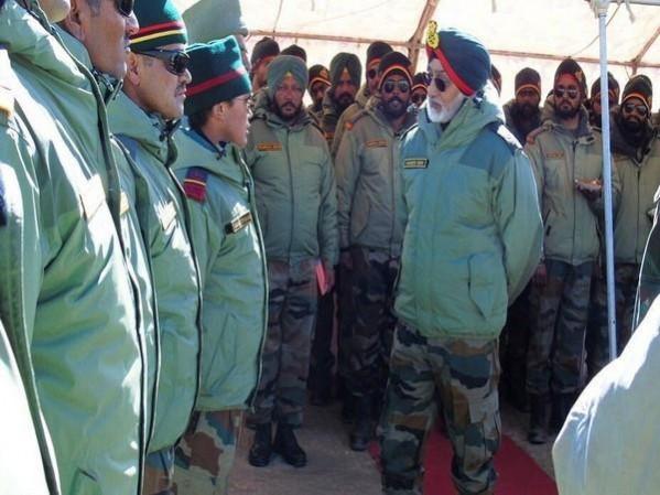 Lt Gen Harinder Singh interacting with troops Lt Gen Harinder