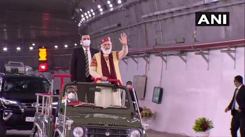 PM Modi inaugurated the strategic 9.02-km-long Atal tunnel. Modi-Atal-Tunnel