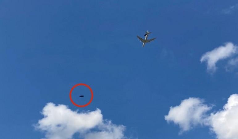 UFO spotted flying alongside plane in Oklahoma; aliens could be spying ...