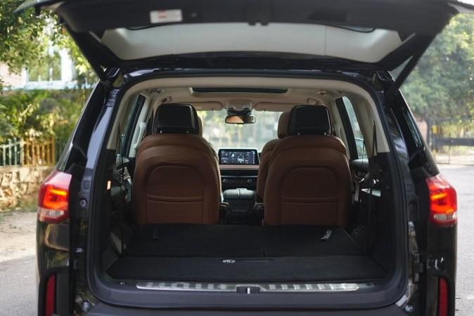 MG Gloster's 1350 liters boot space with 3rd row seats folded 2020 MG Gloster review