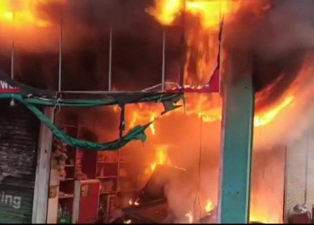 Fire breaks out at two shops in Vitla area of Dakshina Kannada.
