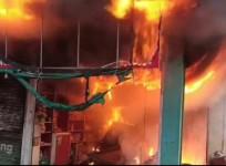 Fire breaks out at two shops in Vitla area of Dakshina Kannada.