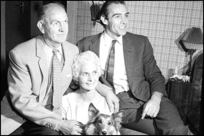 Sean Connery with his parents at their home in Fountainbridge in September 1962