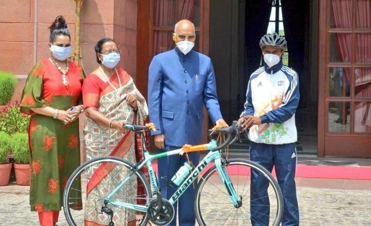 Riyaz with President Ram Nath Kovind. Riyaz with President