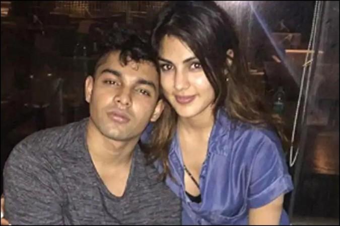 rhea and Showik