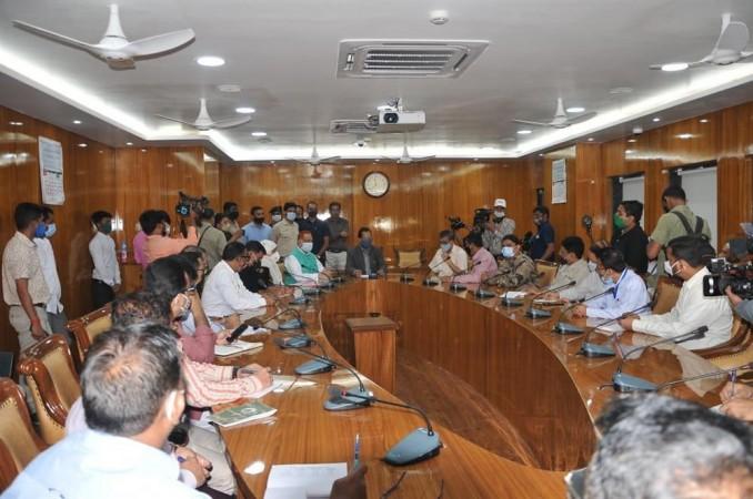 Union Minister for Minority Affairs Shri Mukhtar Abbas Naqvi said the last date for submission of application forms for Haj 2021 has been extended up to 10th January 2021, while addressing a press conference after chairing a meeting of Haj Committee of India at Haj House, Mumbai on Thursday, Dec. 10, 2020 hajj 2021