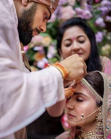Virat and ANushka wedding album
