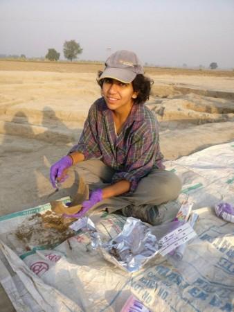Lead author Akshyeta Suryanarayan sampling pottery for residue analysis in the field indus civilization