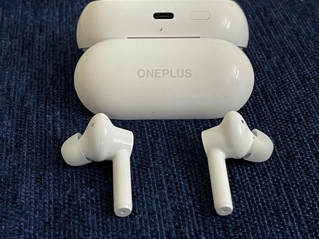 Наушники oneplus buds. Беспроводные наушники one Plus Buds. Наушники ONEPLUS Buds n. One Plus Buds z. One Plus Buds решетка.