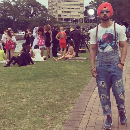 Jatin Singh Kindra on Instagram: @diljitdosanjh #diljitdosanjh Wearing  Louis Vuitton Street Style Plain Short Sleeves Black Baseball Tshirt worth  Rs 1,19,000 . @louisvuitton #louisvuitton #fashion #ootd #rodlaverarena  #melbourne #australia