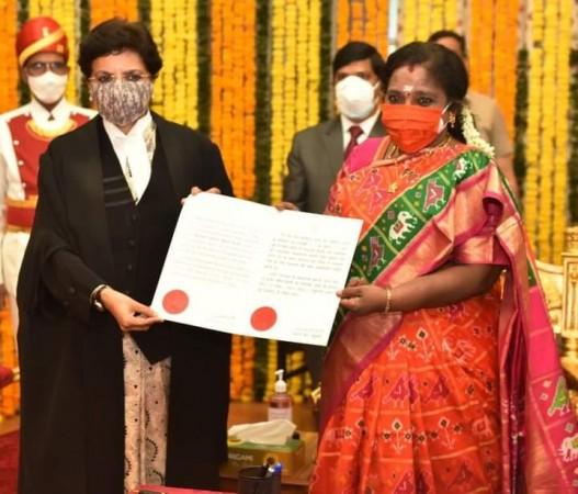 Justice Hima Kohli and governor Dr Tamilisai Soundararajan. Image@Twitter Justice Hima Kohli and governor Dr Tamilisai Soundararajan