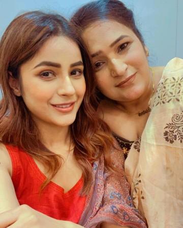 Shehnaaz with mom