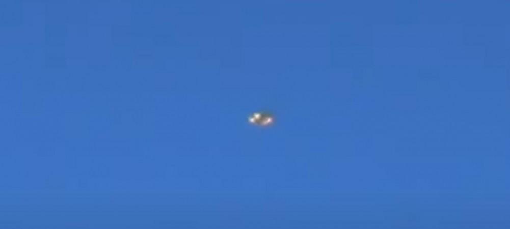 Silver UFO spotted above Seattle, baffled eyewitness shares eerie ...