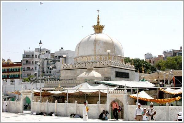 Ajmer Dargah PM Modi offers chadar