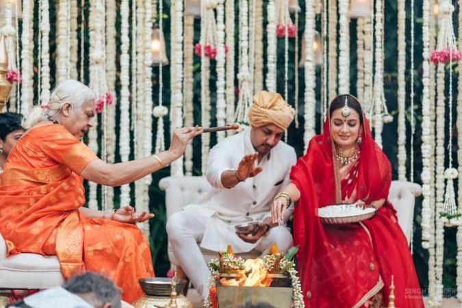 Dia mirza inside marriage pics