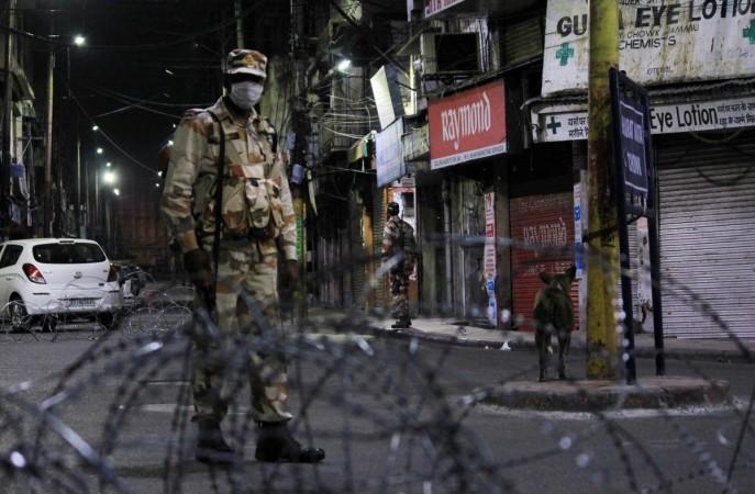 Cops keeping a vigial during night curfew in Jammu Cops night curfew