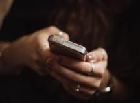 Social media FOMO actively hurts job performance: Study