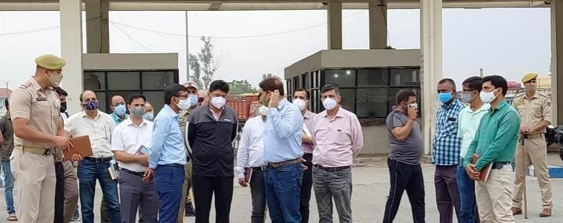Divisional Commissioner Jammu, Raghav Langer reviewing situation at Lakhanpur-the gateway of J&K. Divisional Commissioner Jammu, Raghav Langer reviewing situation at Lakhanpur-the gateway of J&K.