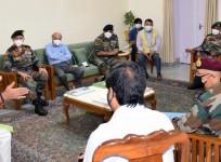 Lieutanant Governor of J&K Manoj Sinha discussing COVID prepardness with Army commanders