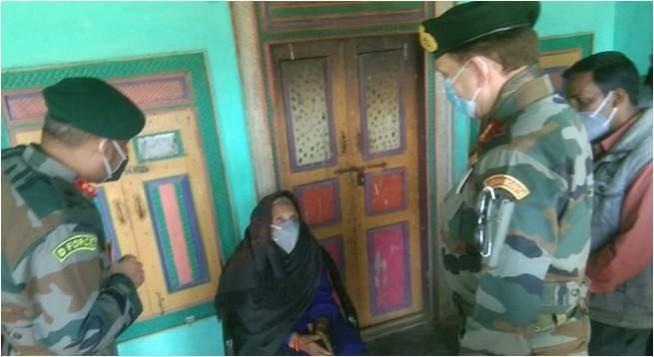 GOC-in-C, Northern Command, Lt General Lt Gen YK Joshi interacting with 120-year-old Dholi Devi GOC-in-C