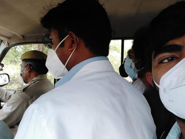 Police took junior doctors of Maharani Laxmibai Medical College to Premnagar Police Station in Jhansi. Doctors