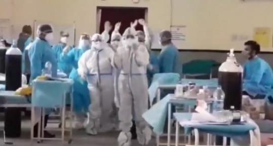 Health workers dancing to the tunes of Zindgi Ek Safar Hai Suhana Health workers dancing in COVID wards