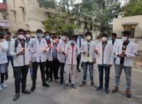 doctors holding protest