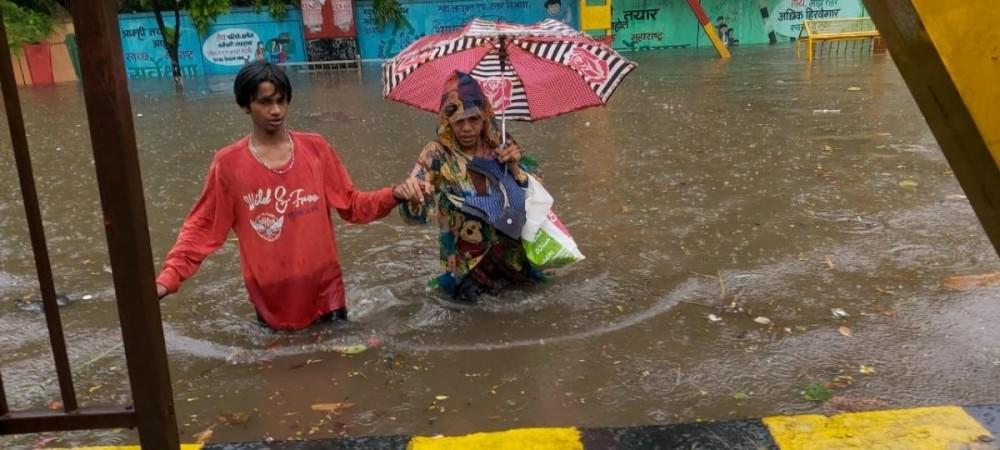 Mumbai roads flooded due to monsoon rains Mumbai roads flooded due to monsoon rains