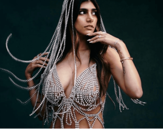 Mia khalifa photo shoot Mia Khalifa Goes Nude Covers Her Assets With Just Some Jewellery Ibtimes India