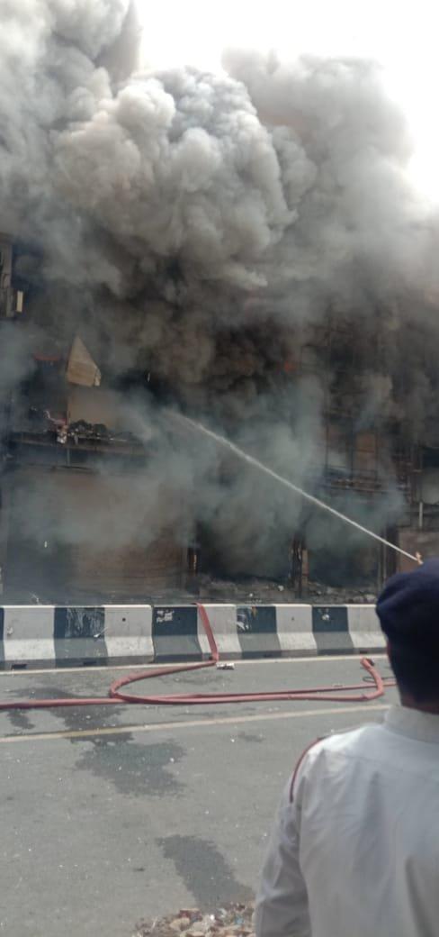 Massive Fire Breaks Out At Lajpat Nagar Market In Delhi 16 Fire Tenders Rushed To The Spot