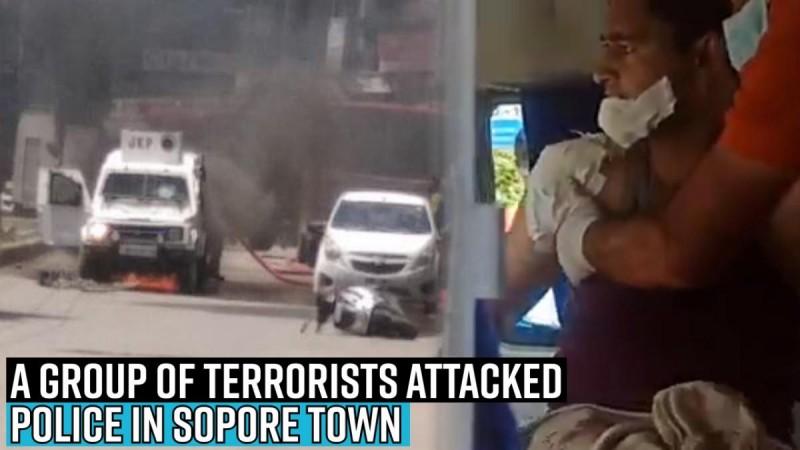 A group of terrorists attacked police in Sopore town