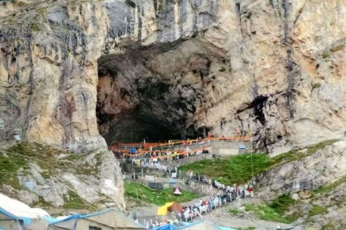 Amarnath Cave ?h=450&l=50&t=40