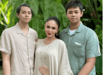 Yuni Shara with kids