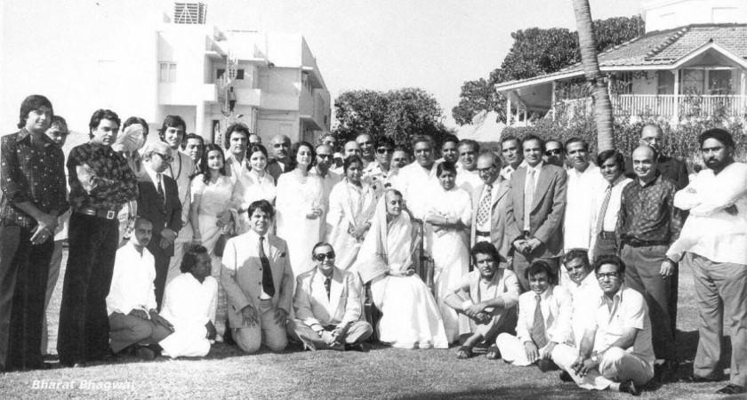 A pix of a film delegation that had gone to Maharashtra Raj Bhavan, Mumbai