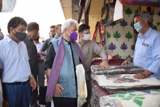 Craft Mela at Kashmir Haat: Vocal for Local a boon for artisans and tourists in J&K [details]