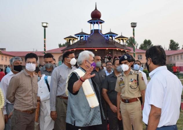 Craft Mela at Kashmir Haat: Vocal for Local a boon for artisans and tourists in J&K [details]