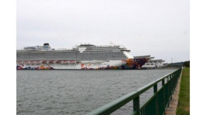 Cruise ship