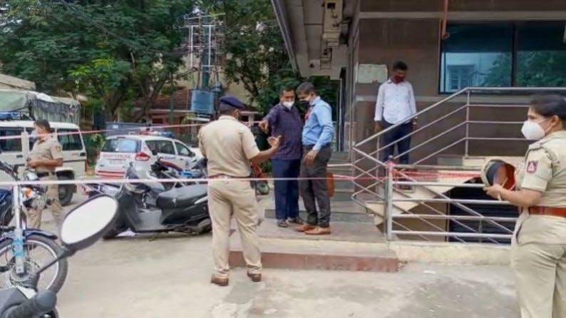 A rowdy hacked to death by rivals inside bank in front of his young daughter in Bengaluru Bengaluru crime