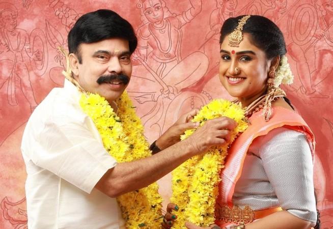 Vanitha Vijayakumar Marries Powerstar Srinivasan [Viral Photo] - IBTimes  India