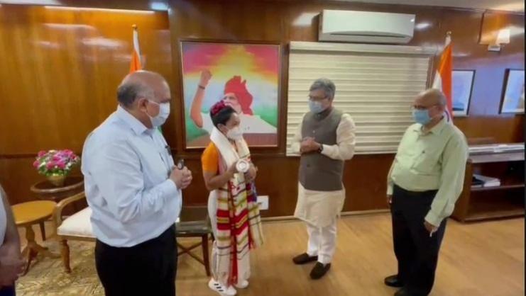 Railway Minister Ashwini Vaishnaw meets and felicitates Olympic silver medallist & Indian Railways weightlifter Mirabai Chanu. Mirabai Chanu